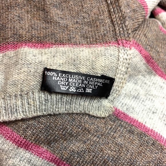 Cashmere poncho - Picture 3 of 8